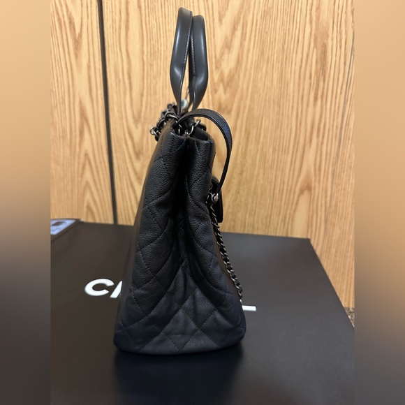 Chanel 2 way shoulder Bag authentic. - Picture 4 of 7